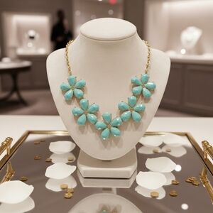 Elegant Green and Gold Necklace with Floral Pendants